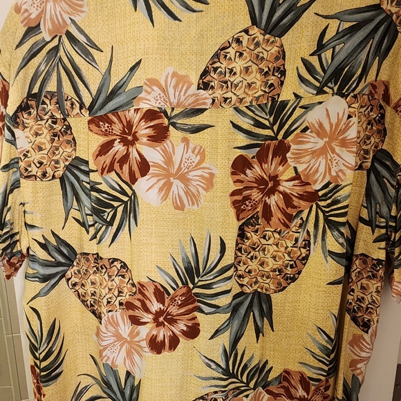 Island Shores Hawaiian shirt - Picture 2 of 3